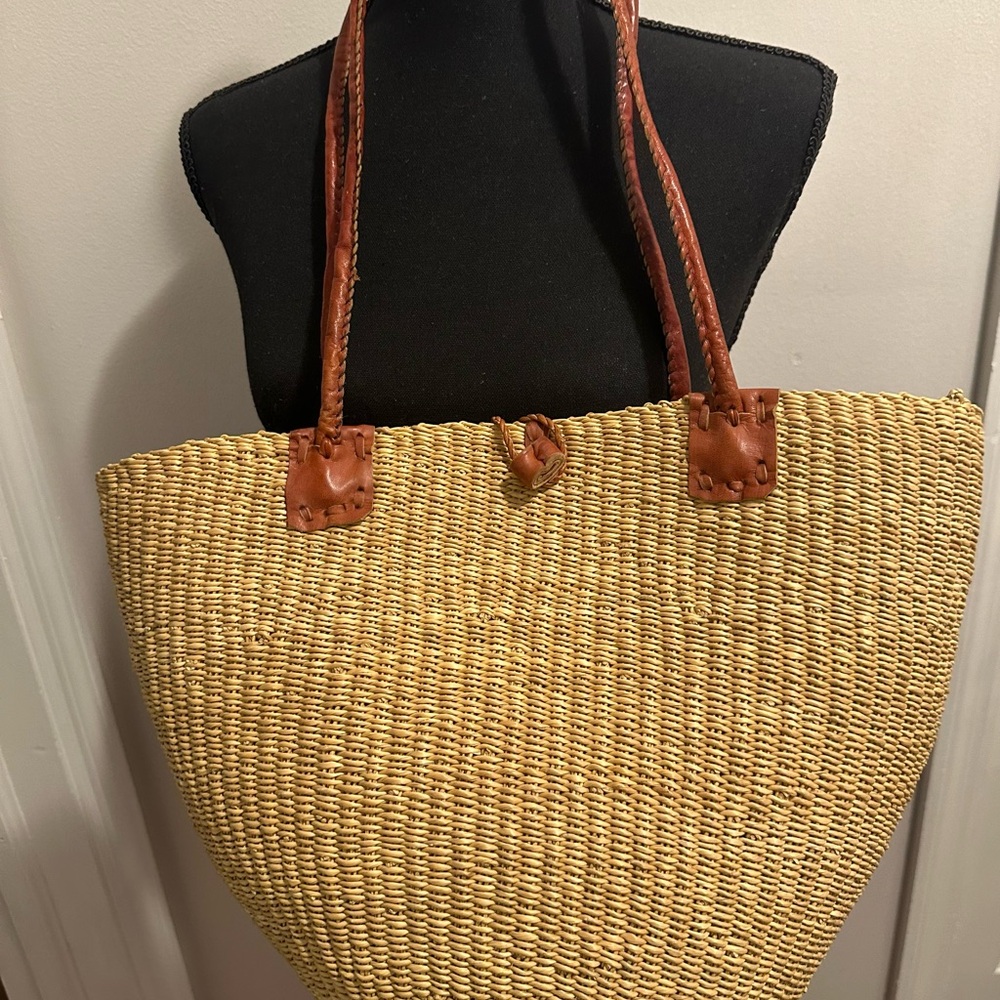 Elegant Tan Woven Tote Bag with Brown Leather Straps